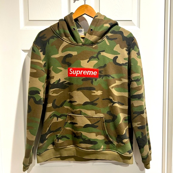 SUPREME Red Logo Camouflage Hoodie - Picture 1 of 6